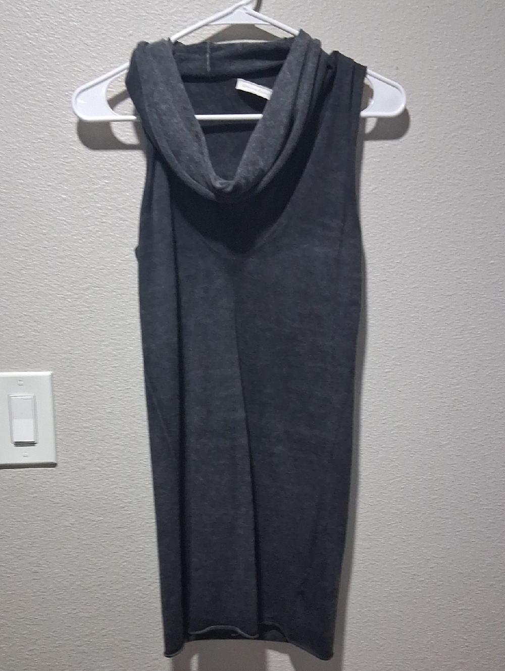 100 % Cashmere Donna Karan Sleeveless Hooded Knit Dress in Charcoal